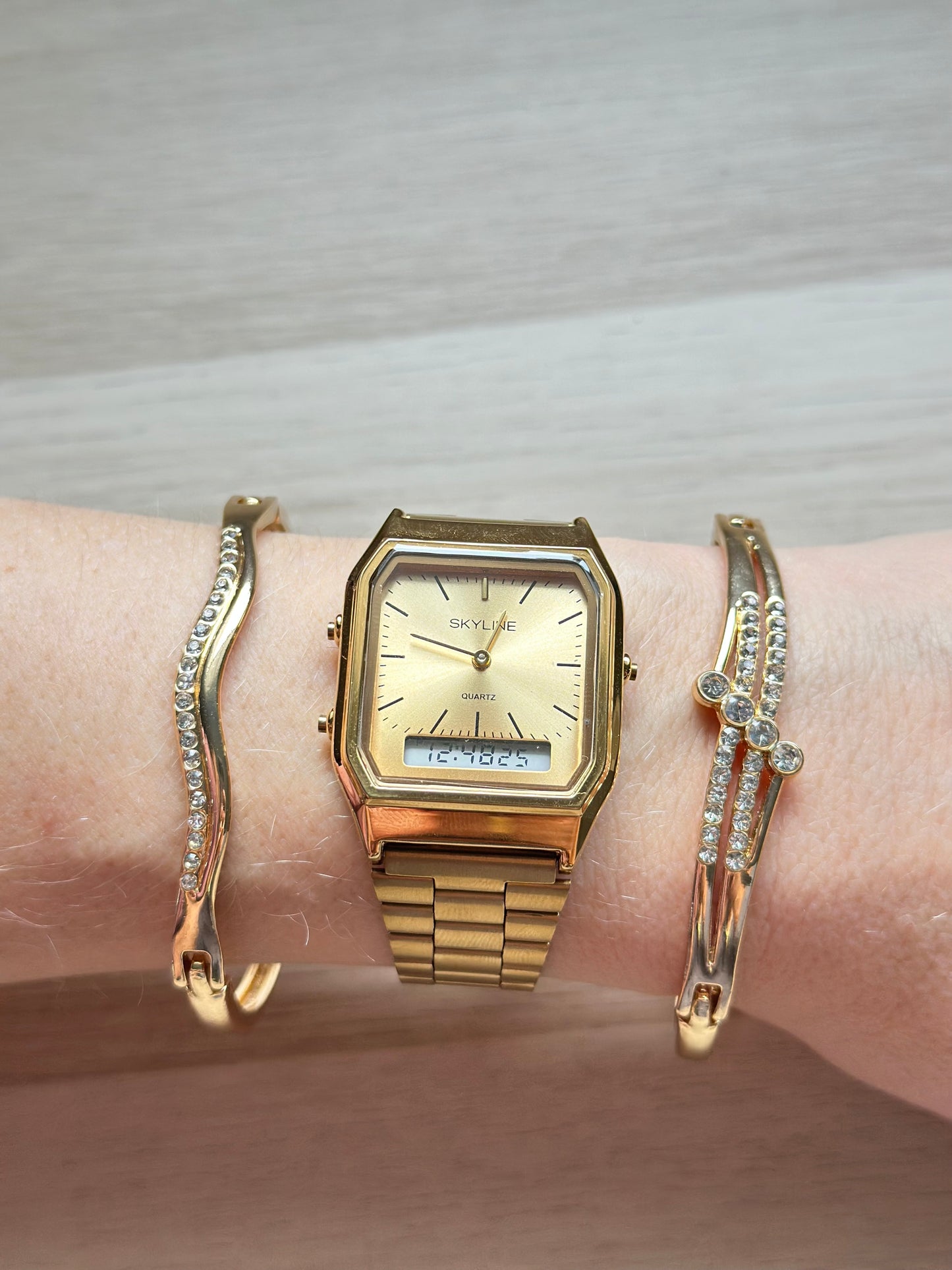 RELOJ SKYLINE + 2 BRAZALETES DE REGALO – LUJO QUE SÍ TE PUEDES PERMITIR