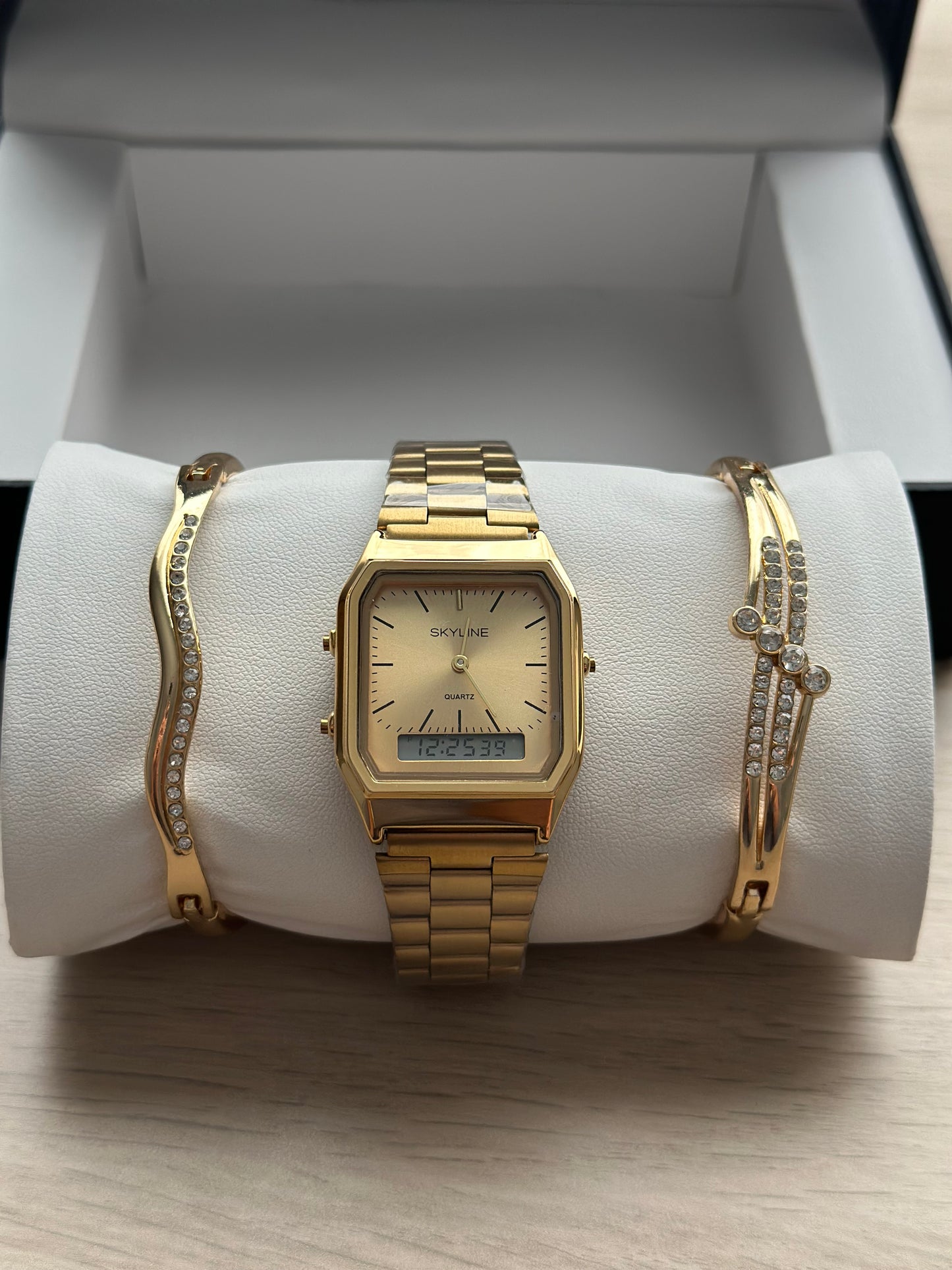 RELOJ SKYLINE + 2 BRAZALETES DE REGALO – LUJO QUE SÍ TE PUEDES PERMITIR